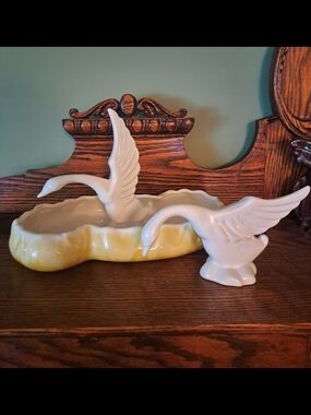 Royal Haeger Yellow Bowl With 2 Swan Figurines